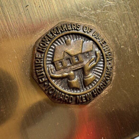 Vintage Future Homemakers Of America Gold Powderette Small Powder Compact - Picture 3 of 7